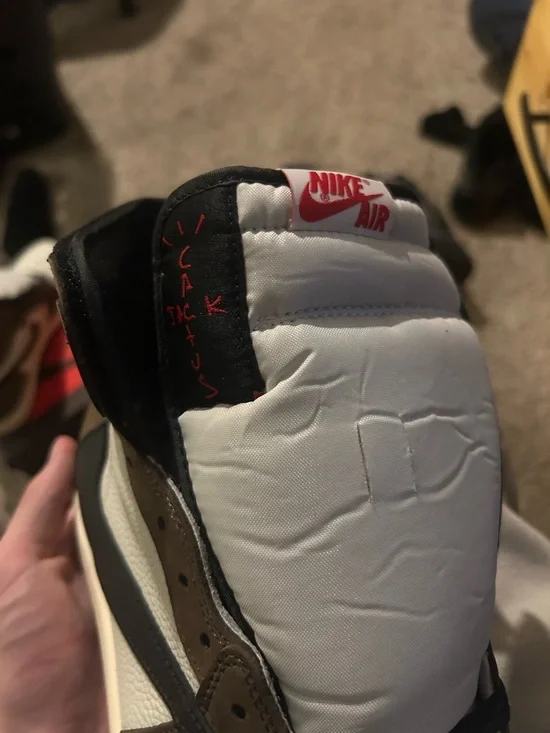 Travis Scott Jordan 1 High mocha - Picture 7 of 11